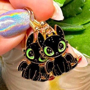 2/22 🐉How to train your dragon earrings with FRENCH hook